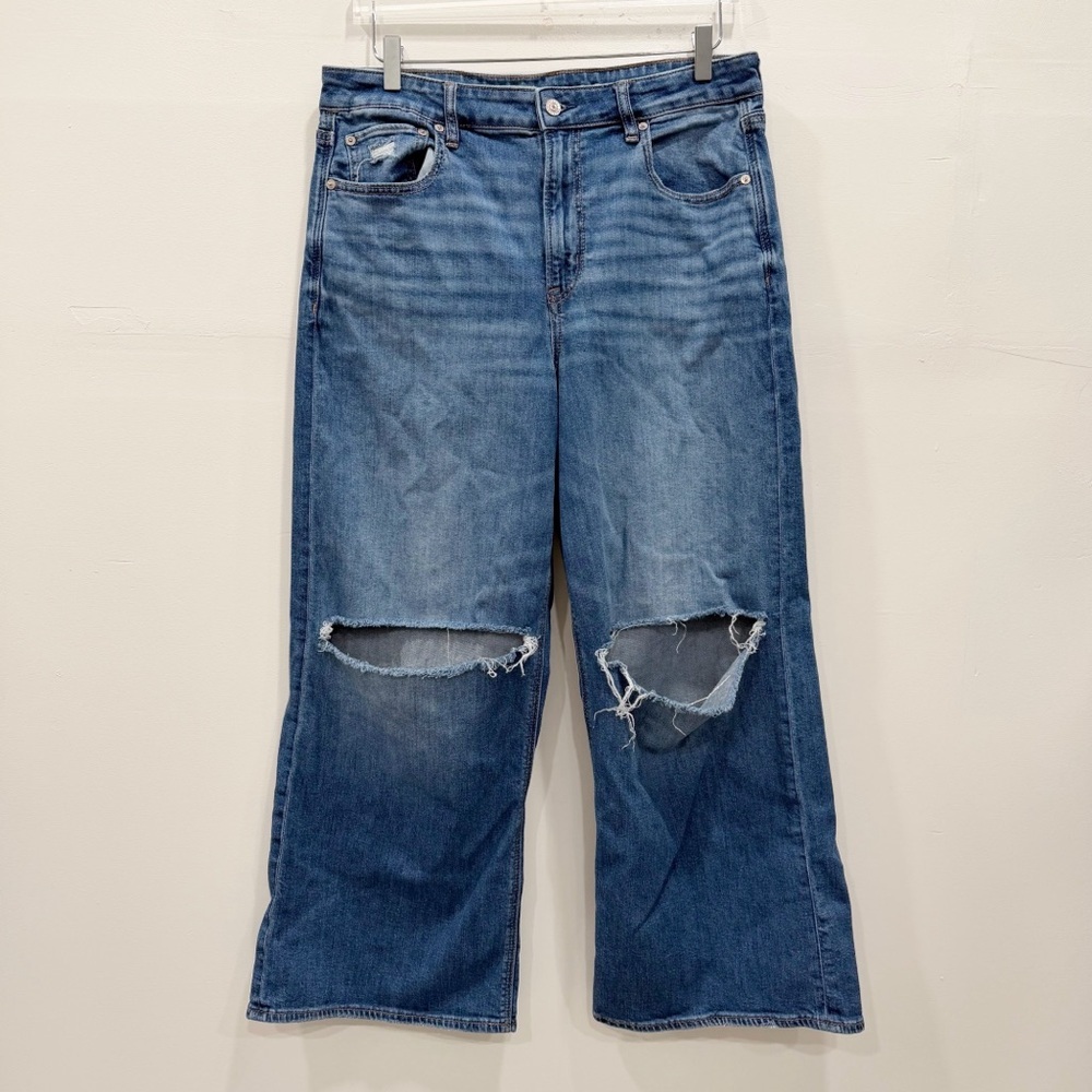 American Eagle Super High Rise Baggy Wide Leg Jean Distressed Knee 12 Short